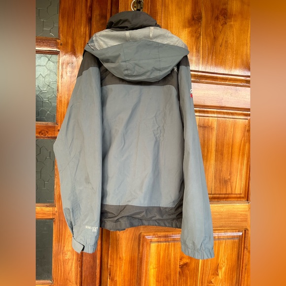 The Northface summit series Gore-tex Jacket. New. Size Large - Picture 8 of 16